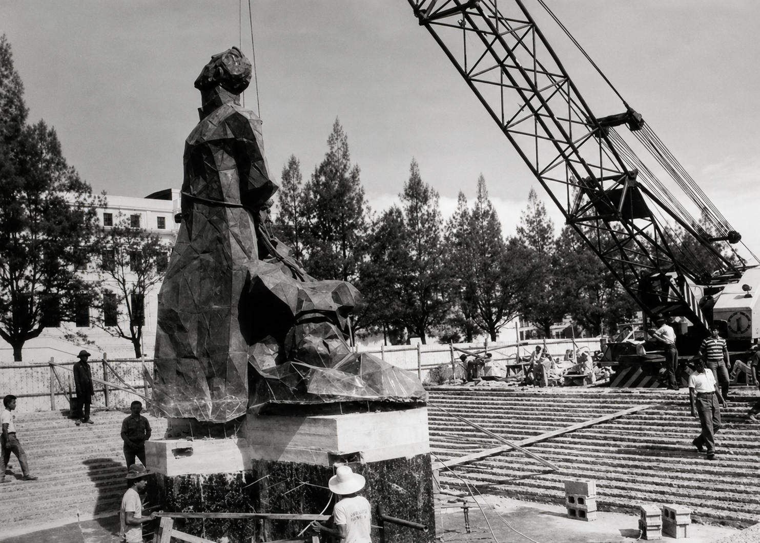 Monument to Gomez, Burgos, and Zamora by Solomon Saprid briefly replaced the Carlos IV monument in Plaza Mayor, Intramuros.